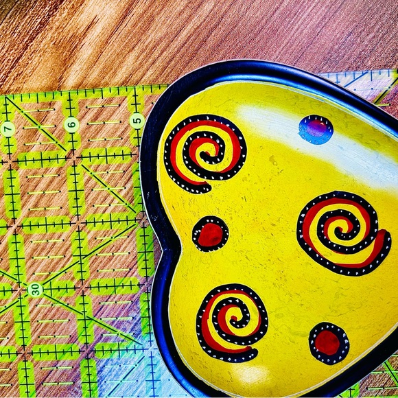 African Stone Heart Dishes, Hand-Carved/Painted, Kenya Tribal Folk Art Set 4 - Picture 12 of 14